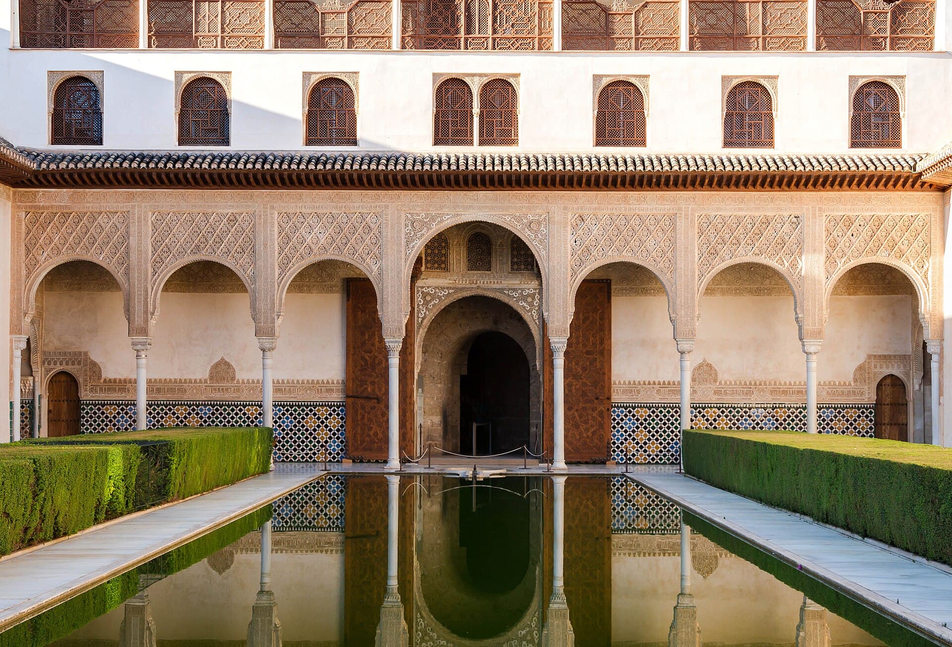 Alhambra de Granada: la guía definitiva para explorar la joya nazarí