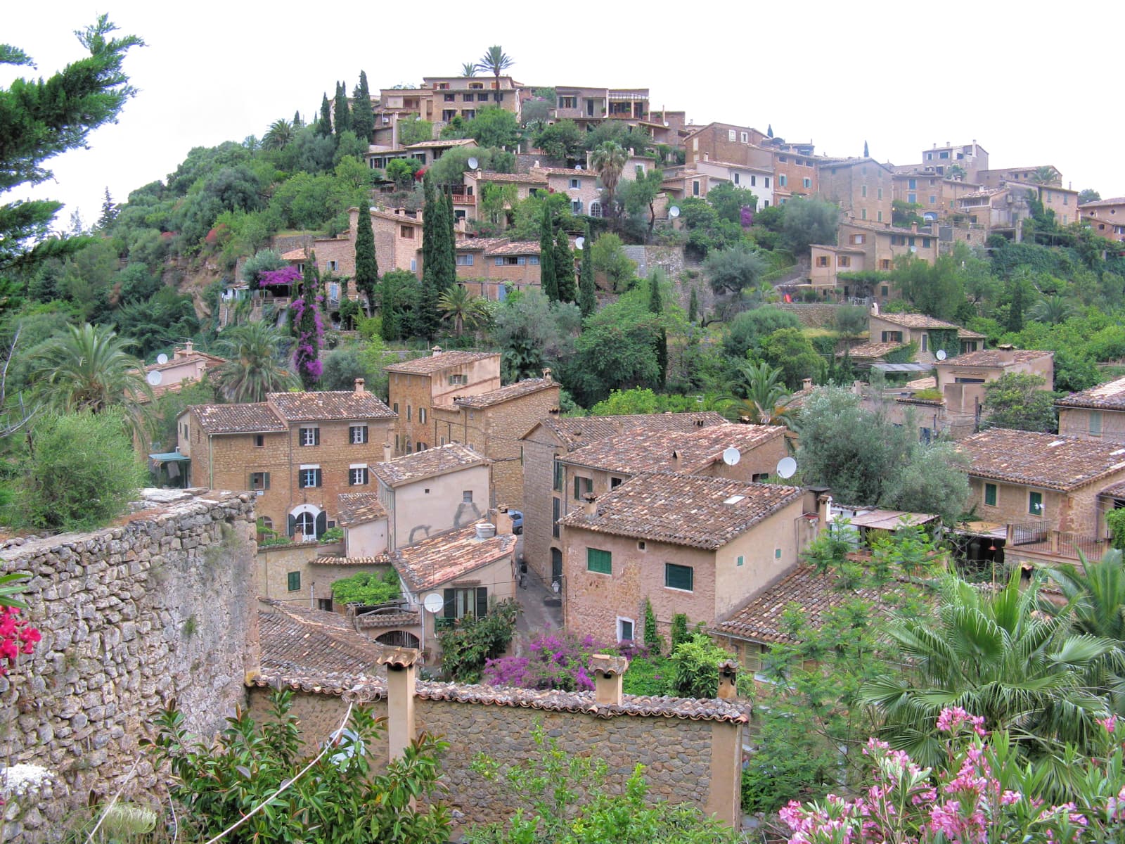 Deià: um mergulho na história pelas pedras da Serra de Tramuntana