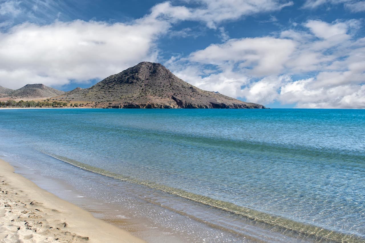 Praias e montanhas: destinos naturais para desconectar na Espanha