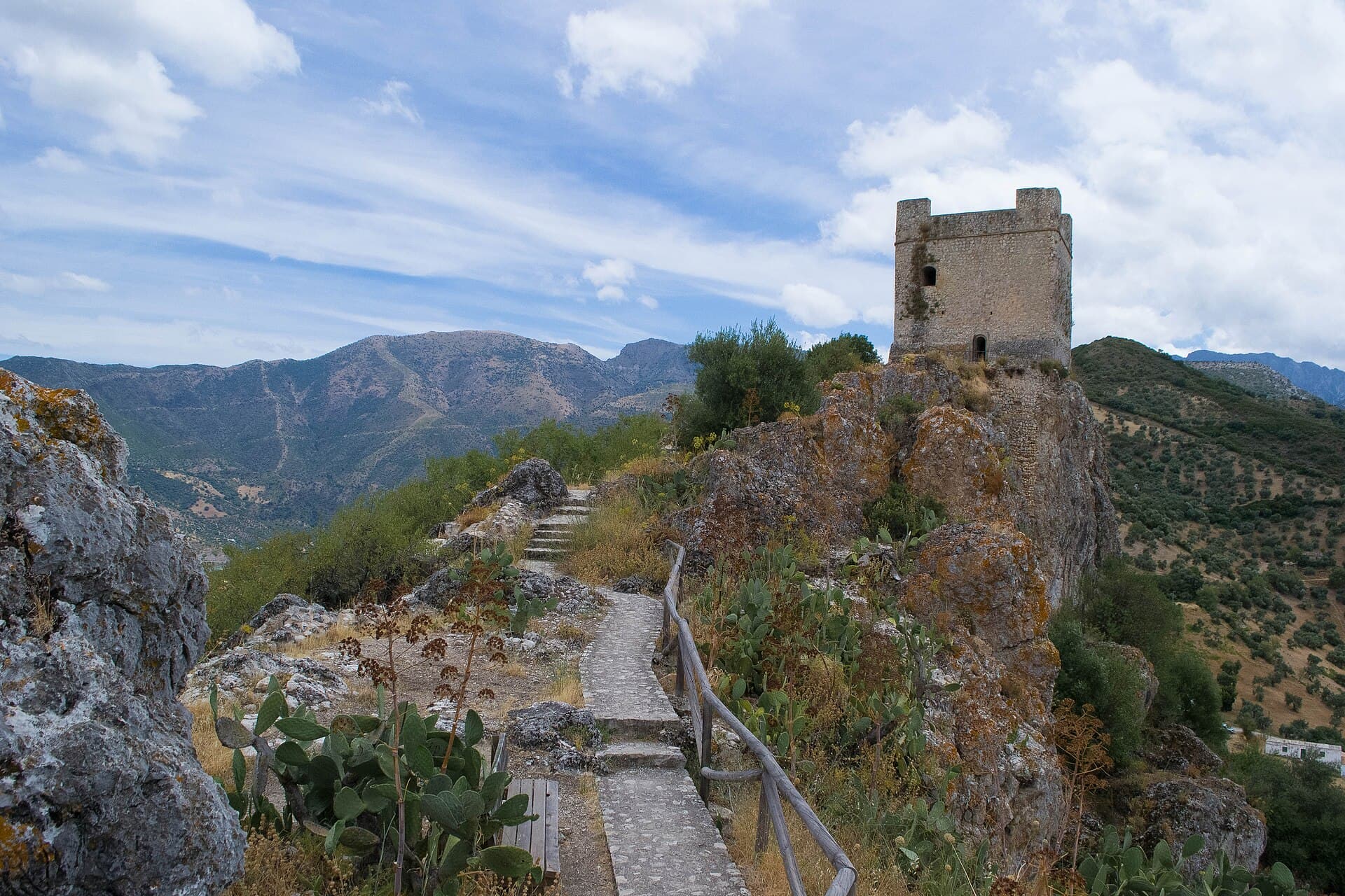 Zahara de la Sierra: rutas de un día por los Pueblos Blancos y sus alrededores