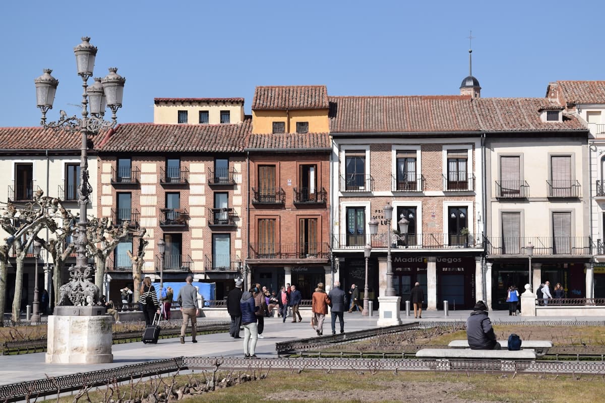 Alcalá de Henares: la historia que no ves en la guía turística