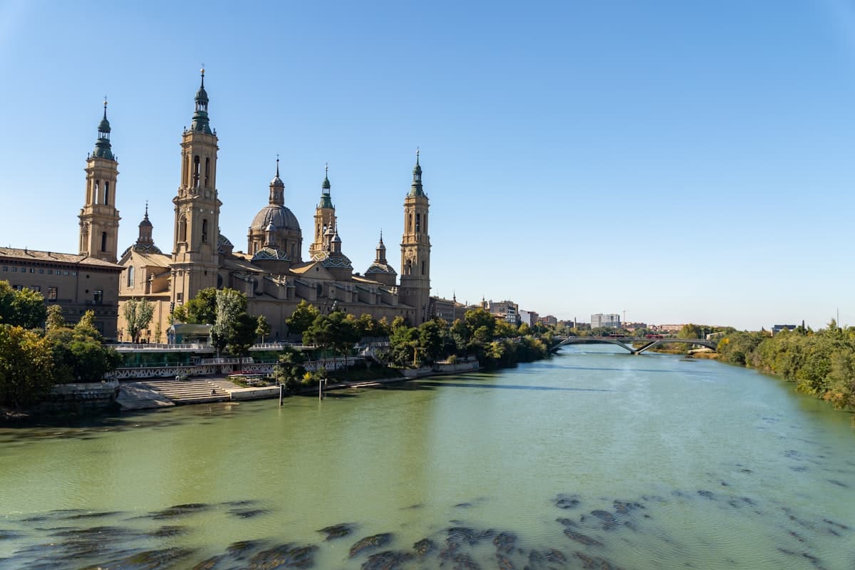 Diferenças culturais entre Brasil e Espanha: Guia para iniciantes