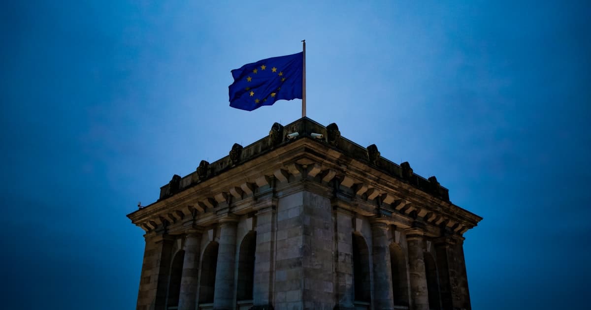 Ley europea de deportación 2026: guía para brasileños
