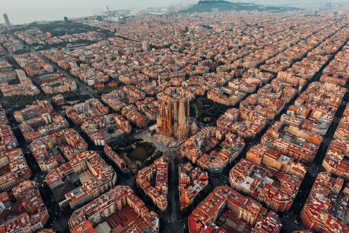 Onde vivem os brasileiros na Espanha em 2026: cidades, bairros e aluguel