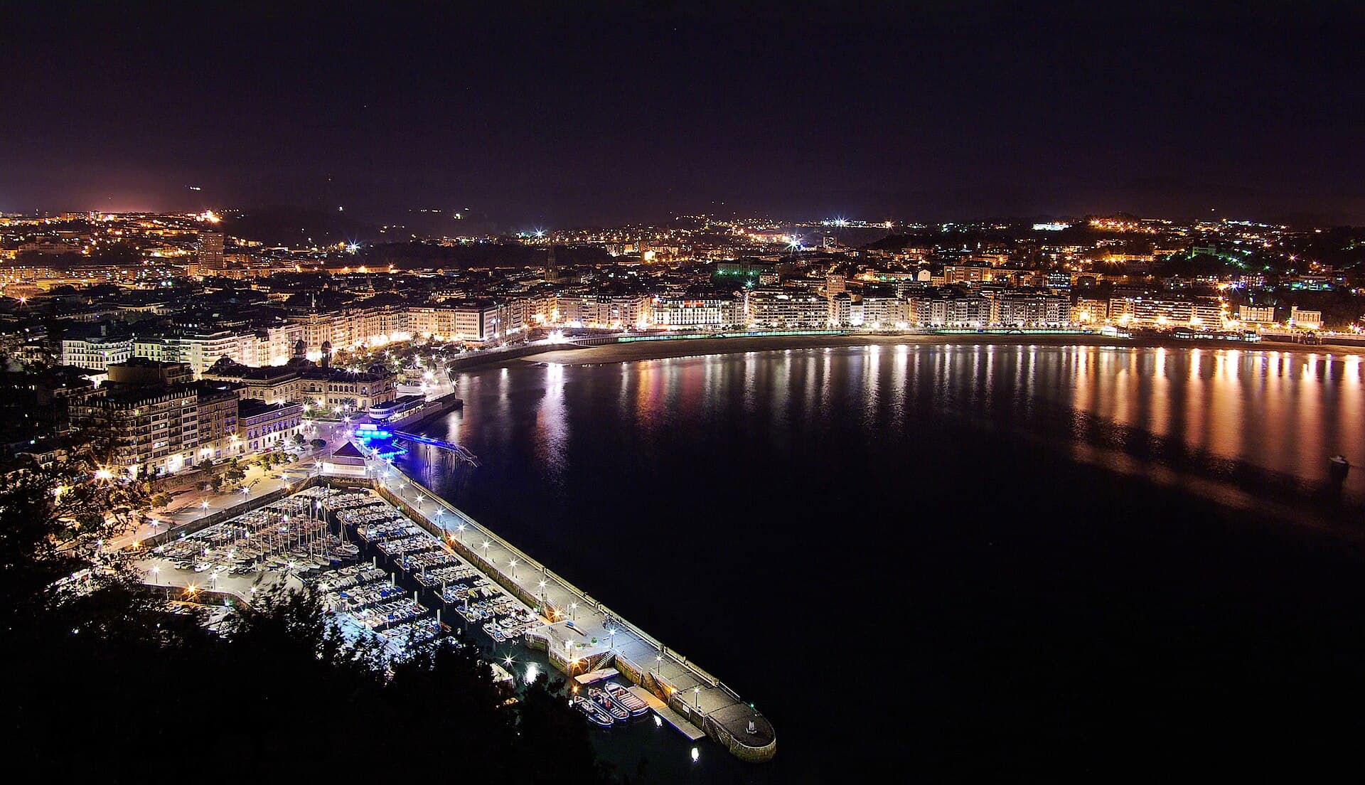 Vida noturna em San Sebastián: um guia para bares, pintxos e clubes