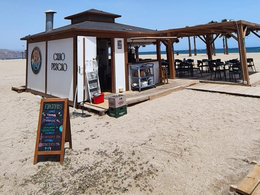 El Chao Pescao Chiringuito en la Playa de las Salinas, Roquetas de Mar